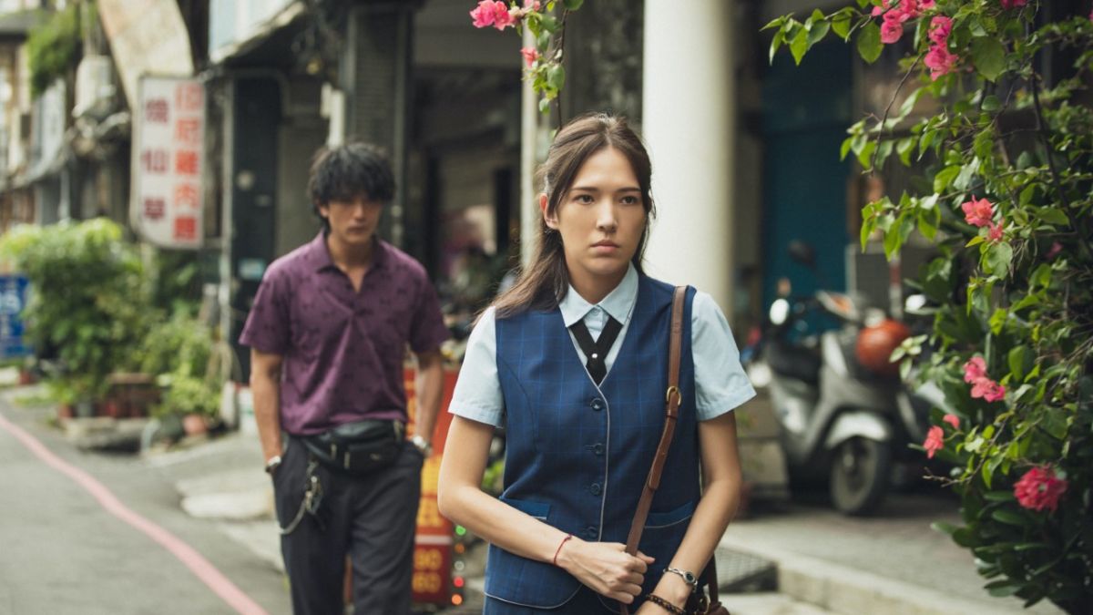 ▲許瑋甯（右）懶理邱澤（左）追求，白眼連發超嗆辣。（圖／金盞花大影業提供） 