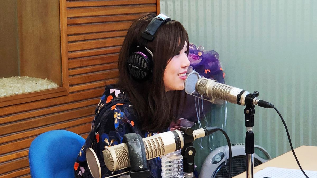 ▲許維芳日前接受高雄教育廣播電台專訪，為毒防局進行反毒宣導。（圖／高市毒防局提供）