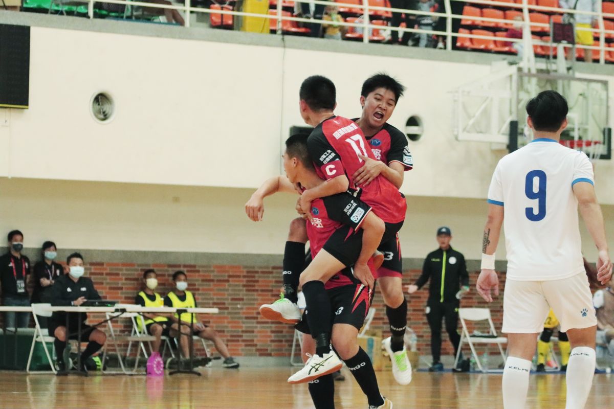 ▲2021臺灣企銀五人制足球聯賽，芳億精密進球後慶祝。（圖／中華足協提供）