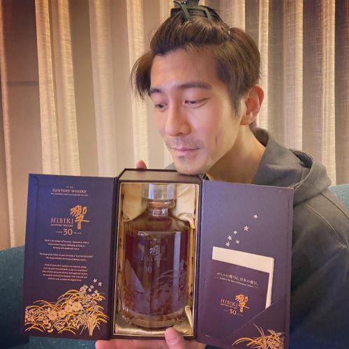 ▲賈靜雯送修杰楷要價不菲的威士忌當作生日禮物。（圖／賈靜雯臉書） 