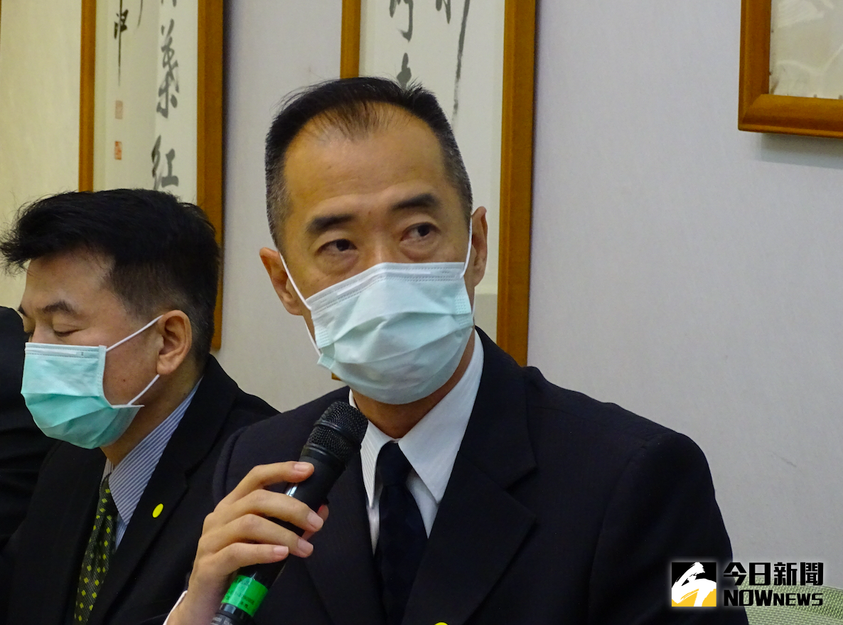 ▲憲訓中心修剪圍牆內樹木挨罰，指揮官李牧真已自掏腰包繳納。（圖／記者呂炯昌攝，2021.03.08）