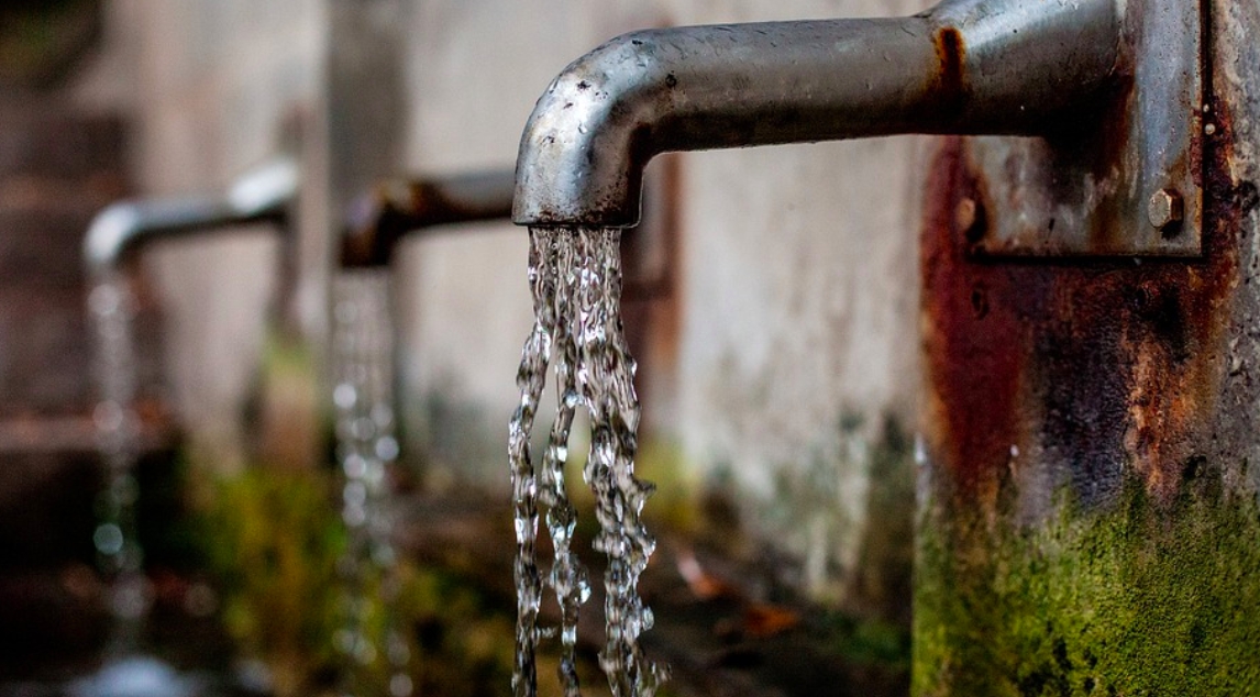 ▲網友分享自己老家收到水費帳單高達五千多，是平常的20倍之多。（圖／爆料公社二館）