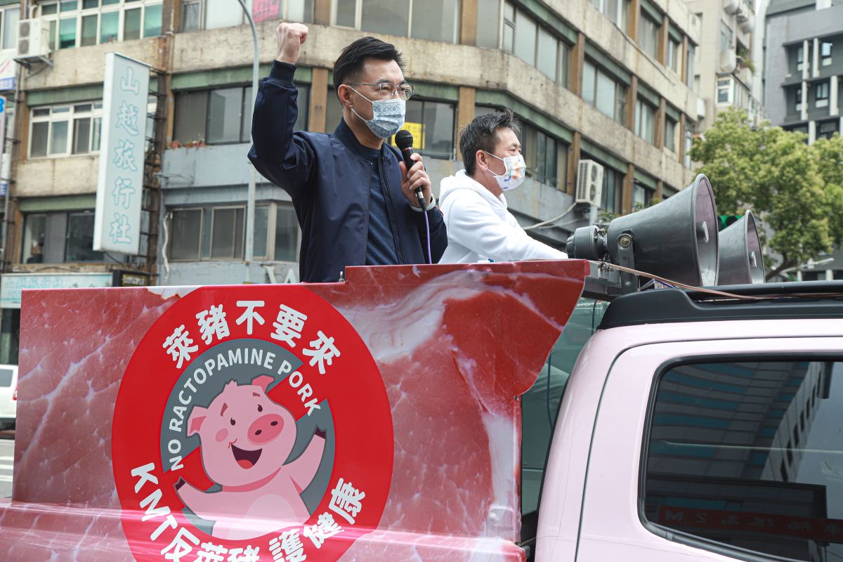 ▲為反萊豬，國民黨主席江啟臣、立委林為洲曾以車隊遊行。（圖／NOWnews資料照）