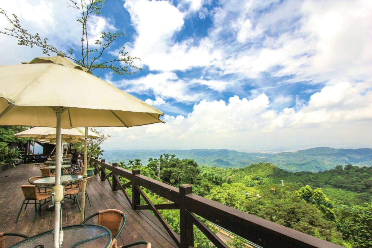 ▲太平酒桶山海拔將近一千公尺，居高臨下，視野遼闊，不但擁有鳥瞰臺中盆地的最佳視角(圖／觀旅局提供2021.3.10)