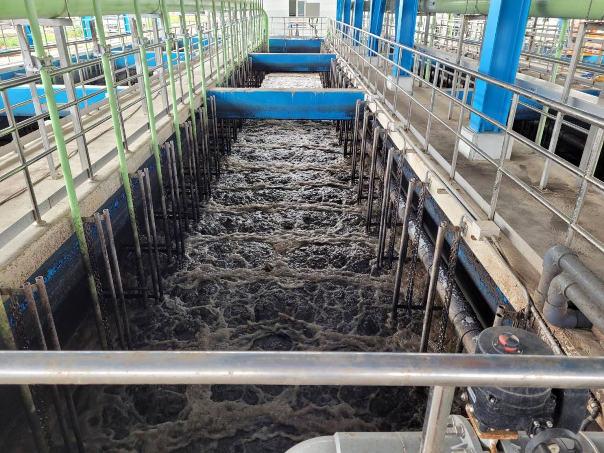 ▲南亞塑膠取得全國第一張自行取用水資源中心放流水同意書，未來每日可取用1.5萬噸放流水作為製程冷卻水。（圖／水務局提供）