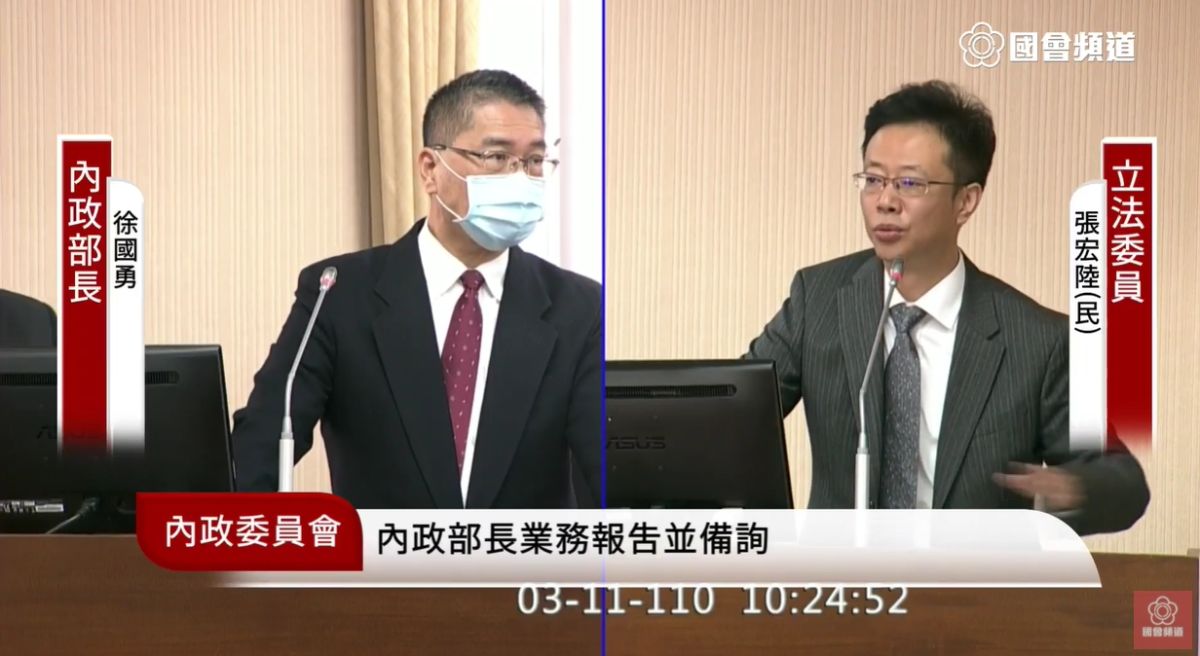 ▲民進黨立委張宏陸指出，部分地方政府蓋公宅，卻將土地成本反映在租金上，並不合理，徐國勇也坦承怪怪的，並表示內政部建造的公宅並不會要租戶負擔土地成本。（圖／翻攝國會直播）