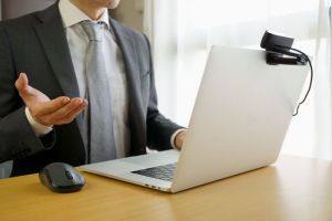 ▲求職的第一步驟就是打開人力銀行投遞履歷,但卻也常遇到被企業已讀的狀況。(示意圖/pixabay) ▲求職看「公司評論網站」超準?過來人一面倒。(示意圖/pixabay)