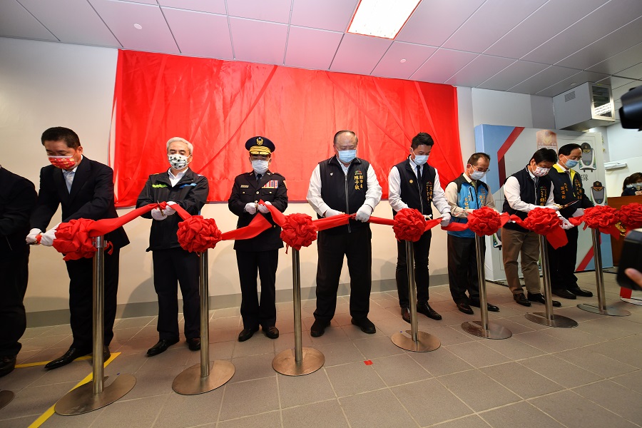 ▲副市長陳子敬、警察局局長楊源明、交通局局長葉昭甫及臺中捷運公司董事長林志盈等人共同主持揭牌典禮（圖/記者鄧力軍攝）