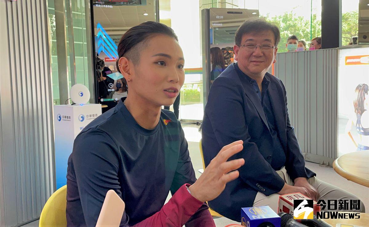 ▲我國世界球后戴資穎在泰國年終賽奪冠後返台，歷經21天隔離期，今(11)日出席代言活動首度公開現身。（圖／鍾東穎攝 ,2021.03.11）