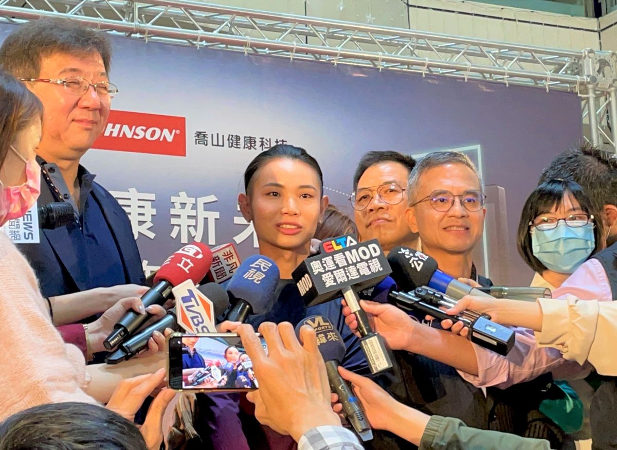 ▲我國世界球后戴資穎在泰國年終賽奪冠後返台，歷經21天隔離期，今(11)日出席代言活動首度公開現身，吸引大批媒體。（圖／鍾東穎攝 ,2021.03.11）