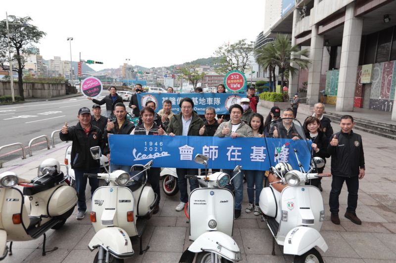 ▲基隆市長林右昌收到偉士牌機車的車友會熱情邀約，要化身熱血騎士，一起挑戰24小時不斷電台灣縱走切西瓜的熱血行程。（圖／基隆市政府提供）