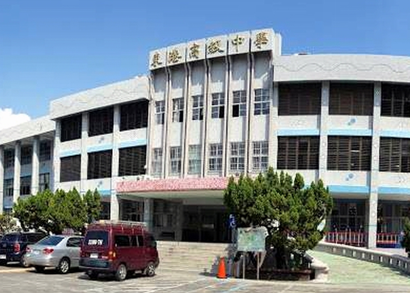 ▲東港高中發生學生疑似集體食物中毒案，經統計，迄12日中午止，就醫人數共有164人，目前己有121位出院，6人住院，另37人還在輔英、安泰2家醫院留院觀察中。（圖／屏東縣立東港高中網站, 2021.03.12）