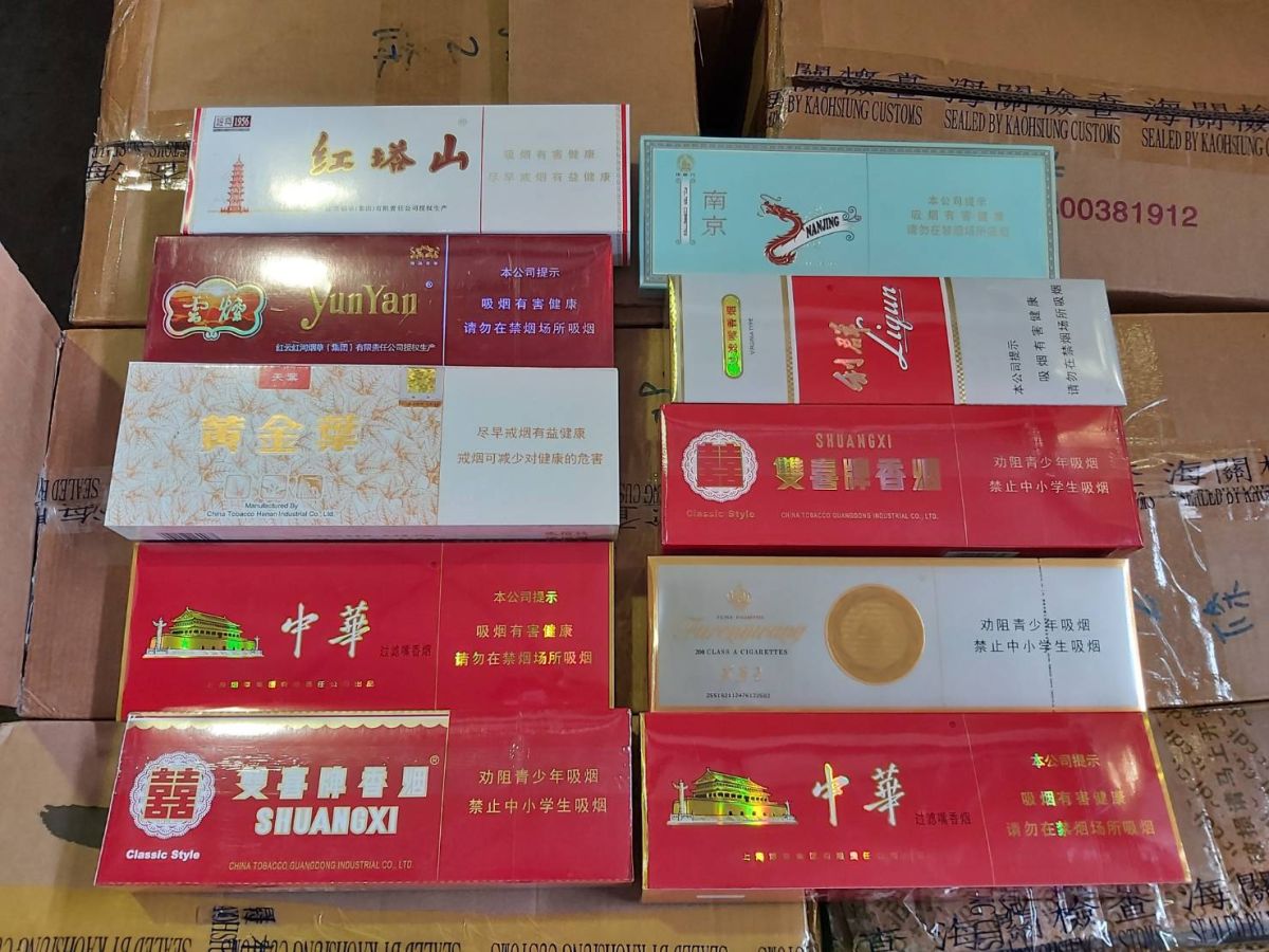 ▲貨輪上查獲「紅塔山」等10款中國大陸製菸品多達163萬多包，換算市值高達新台幣1億1千萬餘元。（圖／翻攝畫面）