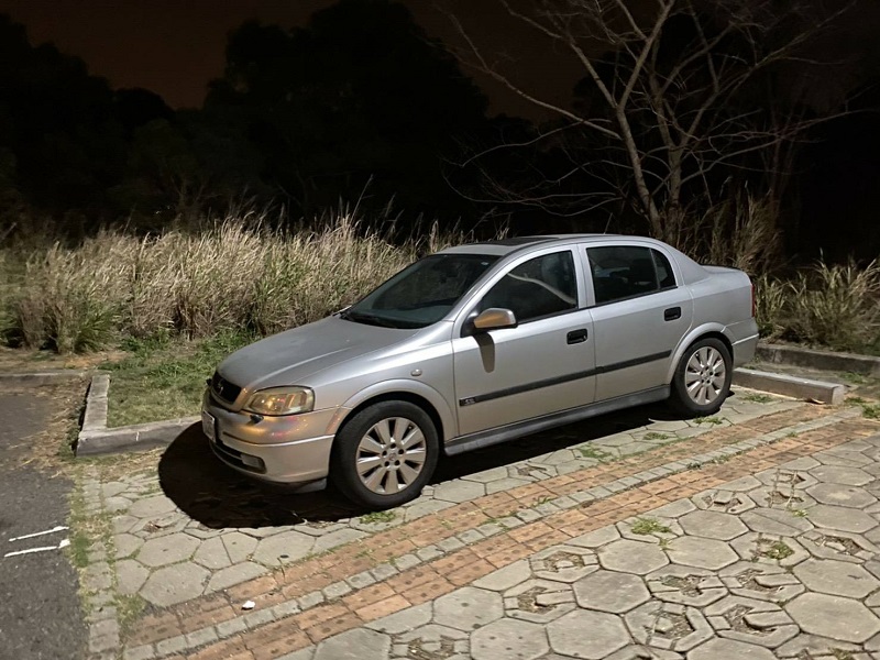 ▲警方在望高寮夜景公園停車場後方一處樹林前找到夫妻倆的座車(民眾提供)