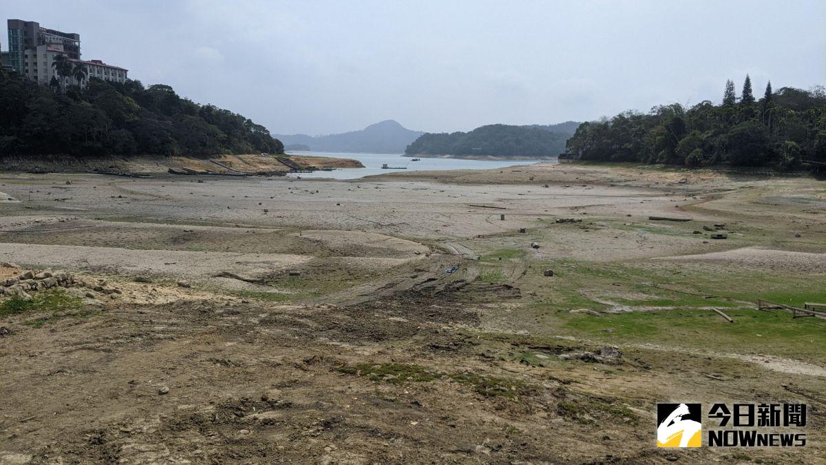 ▲有網友在PTT提問「跟暴雨比起來，缺水還是更惱人吧？」對此，一名網友就分析直言「旱災能持續數個月，暴雨通常都很快結束」，認為旱災比較可怕。（圖／記者鄭宏斌攝）