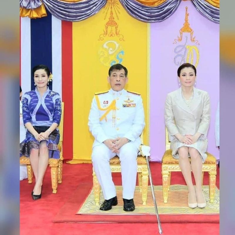 ▲長期關注泰國王室的英國記者馬歇爾,近日又po出泰王與王后、貴妃一同出席活動的照片,引發網友討論。(圖/翻攝自Andrew