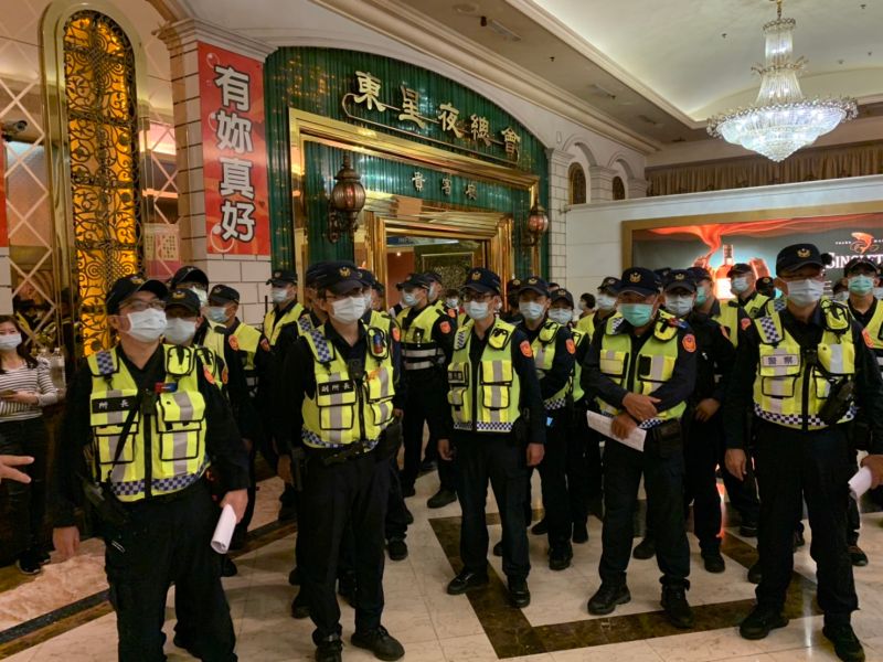 ▲高雄市警局則規劃「專案掃蕩」勤務,針對治安熱點強力掃蕩。(圖/苓雅分局提供)