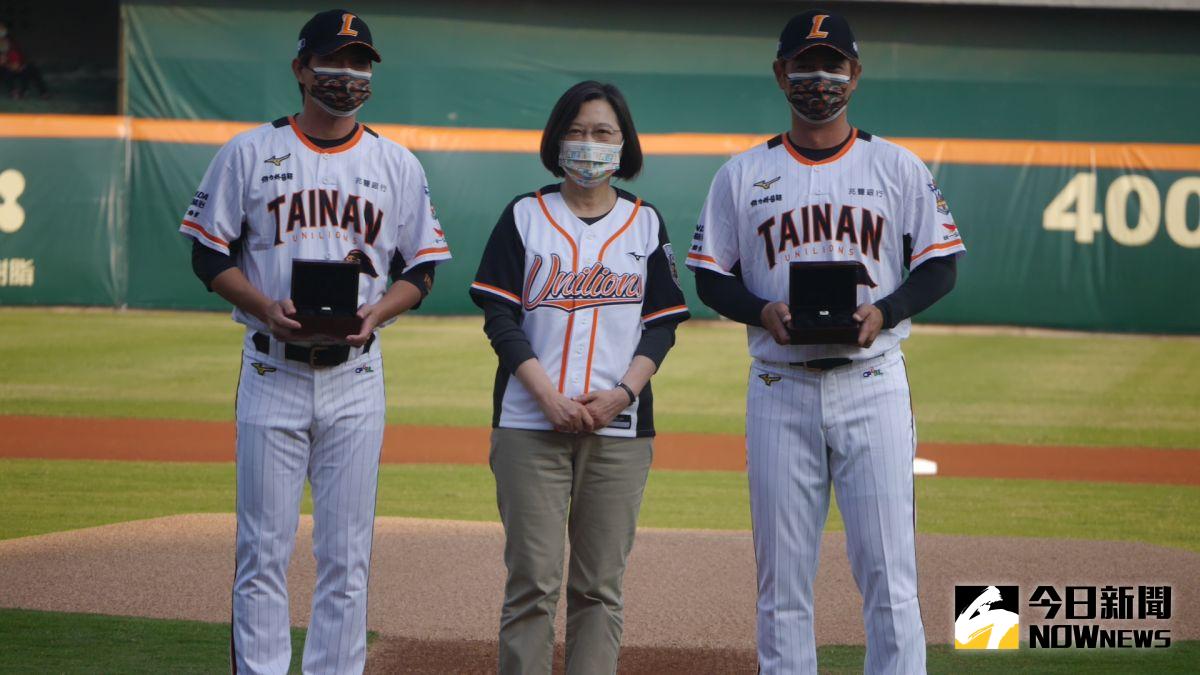 ▲總統蔡英文出席中職開幕戰。（圖／吳政紘攝）