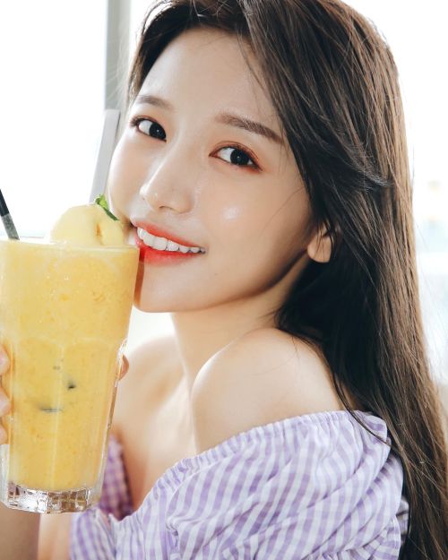 ▲蔡瑞雪擁有「無雜質美顏」，2014年高中時期參加《校花點點名》節目錄影，獲得「北一女神」稱號。（圖／蔡瑞雪 SNOWBABY IG＠snowbabyq）。