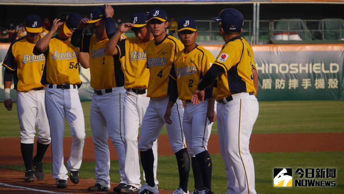 ▲李聖裕（背號2號）生涯首度上一軍。（圖／吳政紘攝）