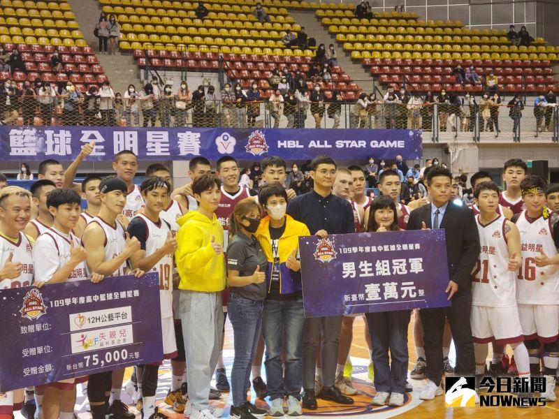 ▲HBL明星賽男子組表演賽,紅白兩隊戰成平手。(圖/黃建霖攝)