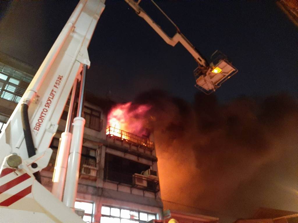 ▲北市大同區火警今（14）日晚間傳出火警。（圖／北市消防局提供）