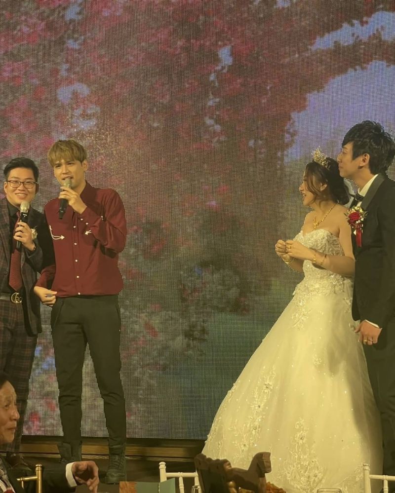 ▲Joeman經紀人Yuni結婚,他邀請對方的偶像歌手到現場獻唱。(圖/翻攝自Joeman臉書)