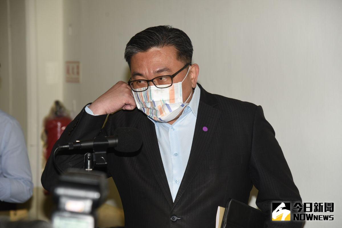 ▲民進黨立委王定宇回應和同黨發言人顏若芳同居一事，他強調太太都知情，且一個月租金8000元對他來說還是太貴。（圖／記者陳明安攝，2021.03.15）