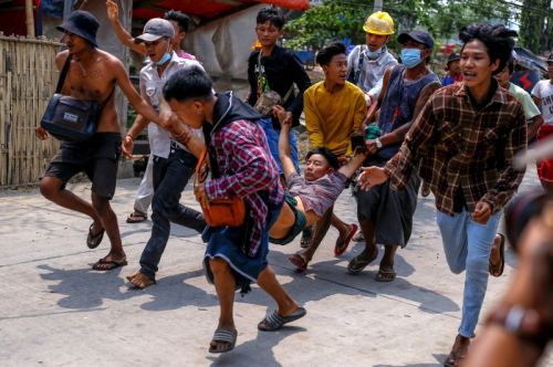 禁止男性出國！緬甸強制徵兵引民怨　硬逼國人「上戰場殺自己人」

