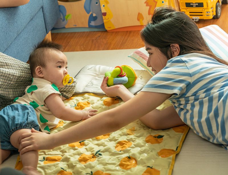 《與神同行》金香起協助單親媽 幫扶養6月大嬰兒