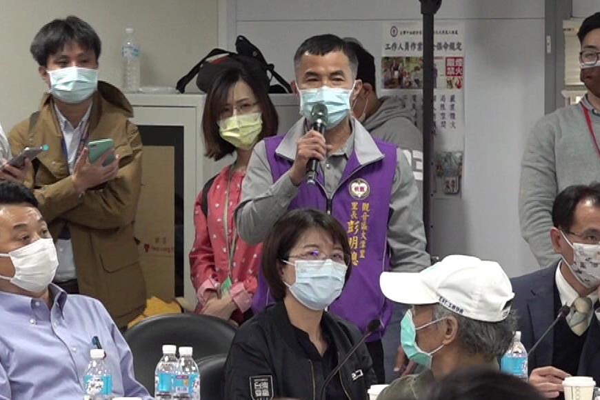 ▲立法院衛環委員會15日移師桃園大潭考察藻礁，大潭里里長彭明聰痛批藻礁公投根本沒問過當地意見，想來就來、想走就走，試圖趕走里民願意接受的三接。（圖／記者林柏年攝，2021.03.15）