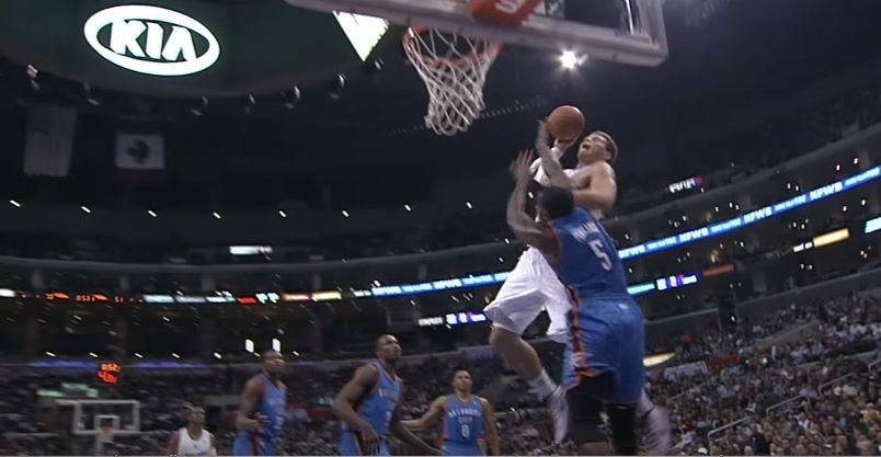 ▲Blake Griffin隔扣Kendrick Perkins。（圖／翻攝自Youtube）