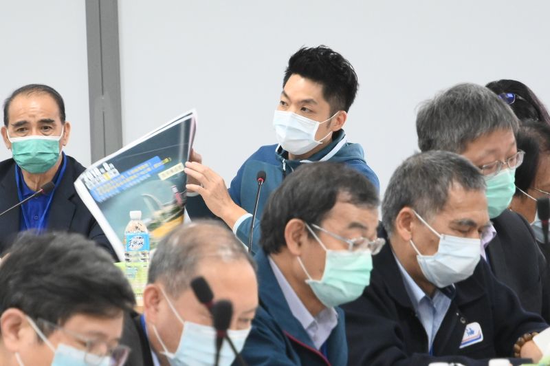 ▲國民黨團攻勢綿密,在陳玉珍把官員問倒後,蔣萬安接續開砲,質疑政府部門提供的數字有出入,要他們「說謊就要道歉。」(圖/記者林柏年攝,2021.03.15)
