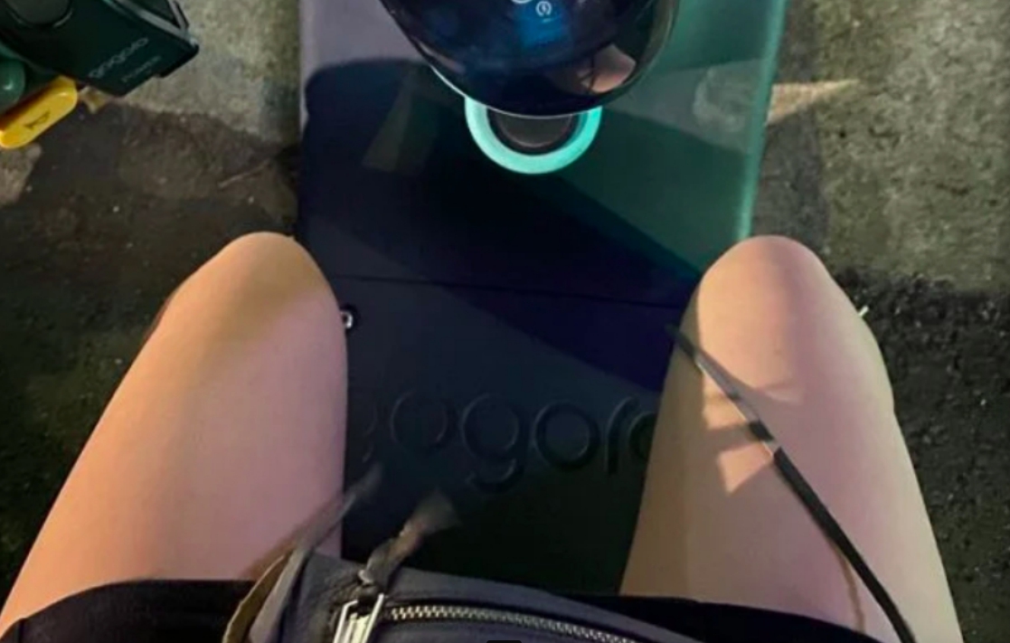 ▲網友分享自己半夜騎車回家時，一路被警察尾隨到家。（圖／Dcard）