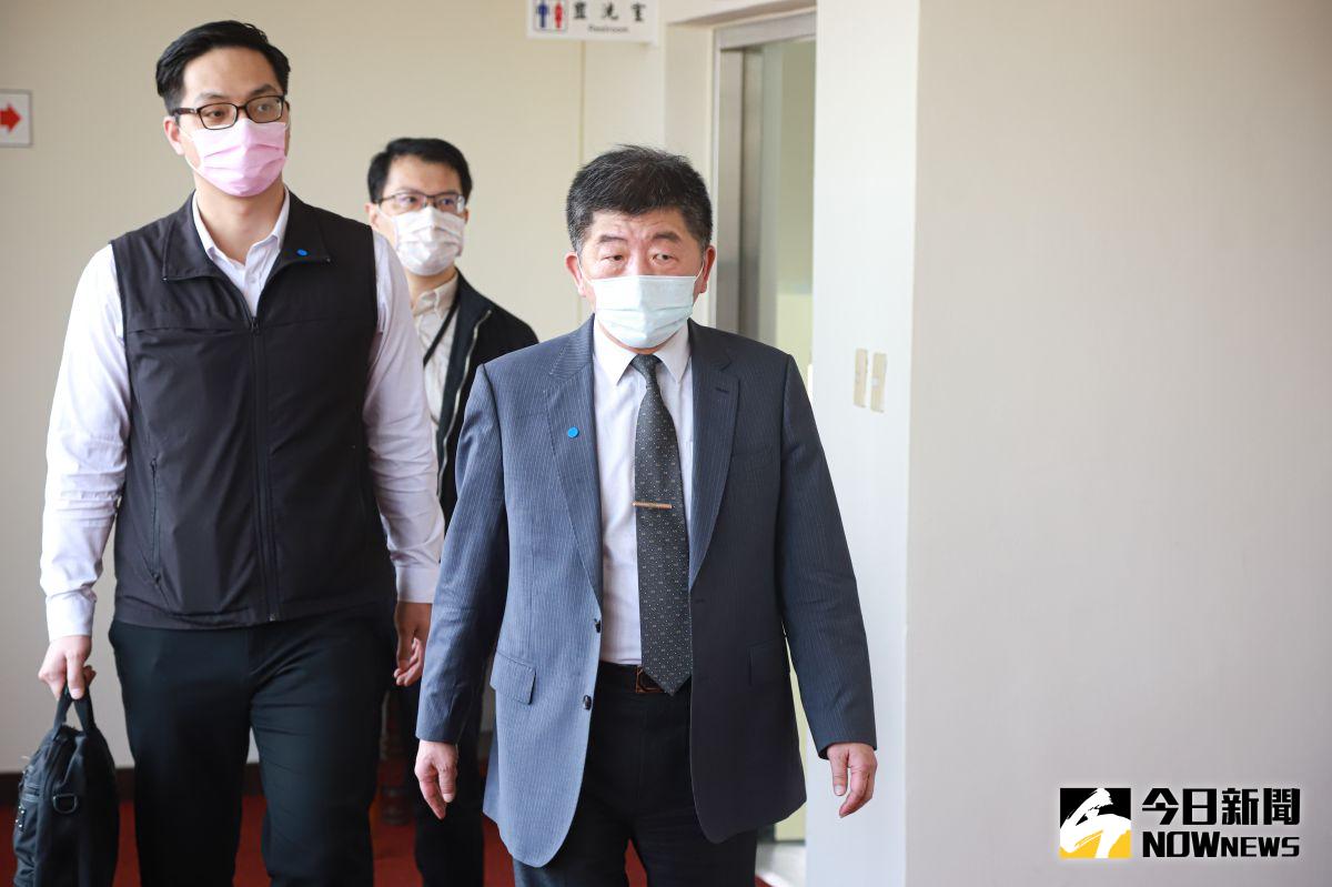 ▲衛福部長陳時中，今（17）早赴立院質詢，針對AZ疫苗相關問題做出回應。（圖／記者葉政勳拍攝）