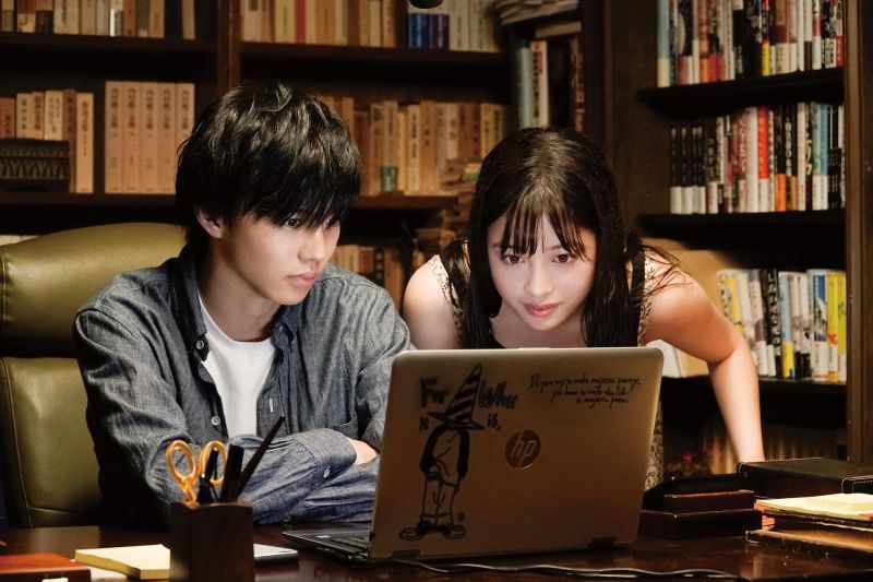 ▲片中,橋本環奈(右)巴掌戲都是「打真的」。(圖/Catchplay)