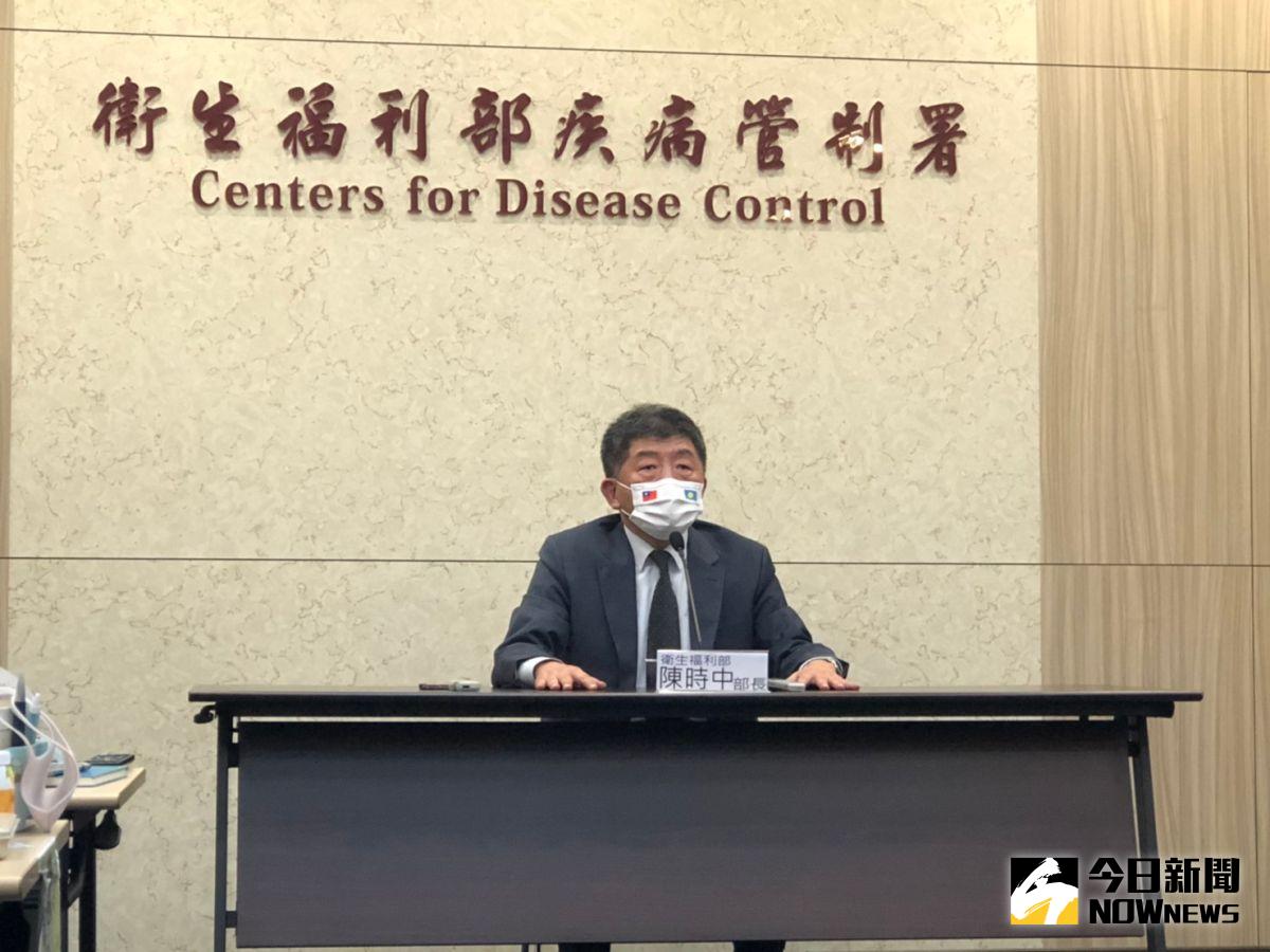▲衛福部長陳時中，今（17）
天晚間突然宣布國內疫苗最新進度。(圖／記者劉雅文拍攝)