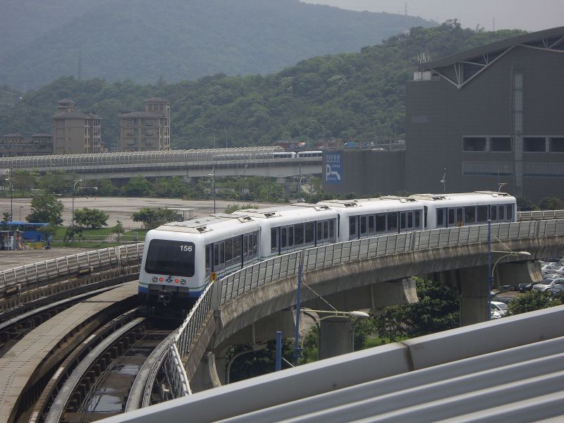 ▲知情人點出文湖線是因為「運量問題」、「轉彎問題」和「車廂問題」才分離。(圖/翻攝自維基百科)