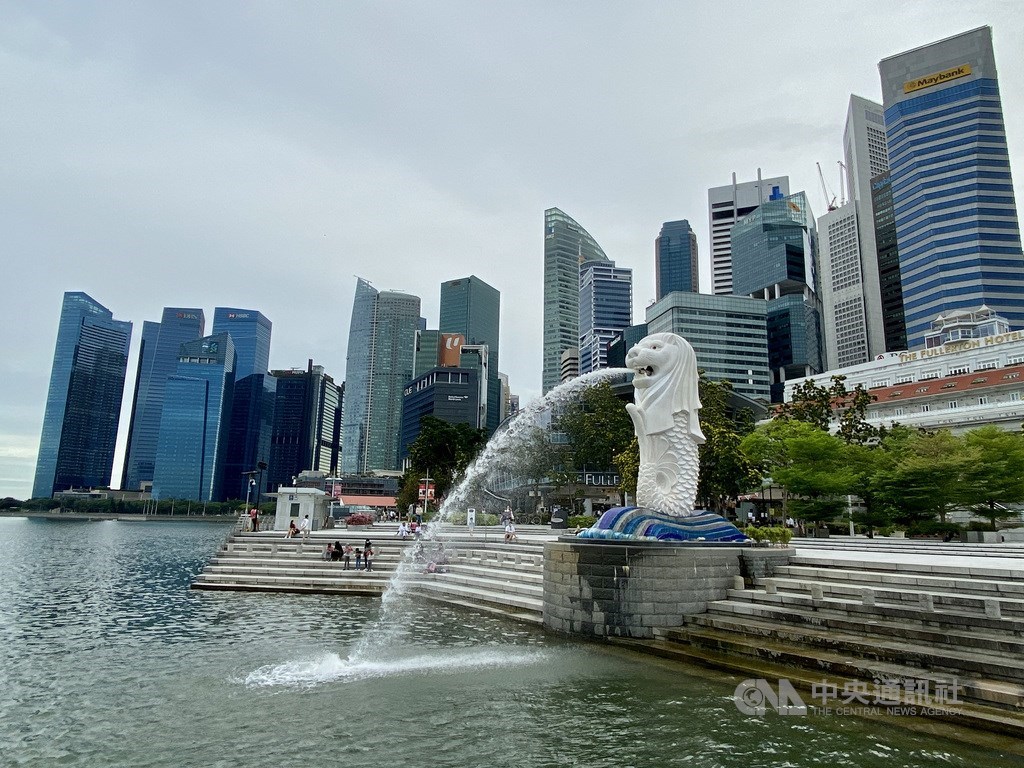 ▲台灣、帛琉旅遊泡泡啟動，新加坡可望成為下一站。圖為新加坡著名地標魚尾獅與附近的金融大樓。（圖/中央社）