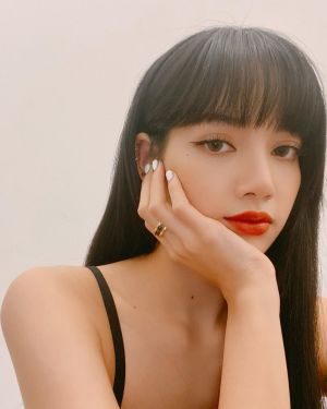 ▲Lisa美貌懾人。(圖/Lisa IG) ▲Lisa美貌懾人。(圖/Lisa IG)