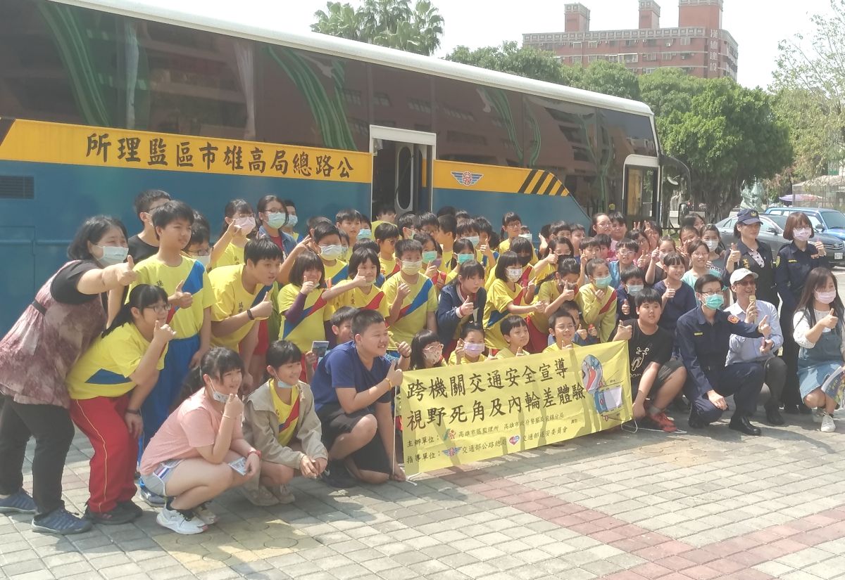 ▲高雄市區監理所前進校園宣導大型車事故防制，讓學童養成「保持安全距離」，才是保命之道。(圖／記者黃守作攝，2021.03.18)