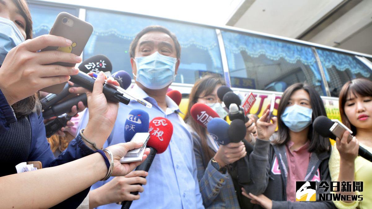 ▲陳聰騰到場受訪時表示，完全尊重監理法規，在並未獲得監理單位核准前，不會出車營運。（圖／記者陳志仁攝，2021.03.18）