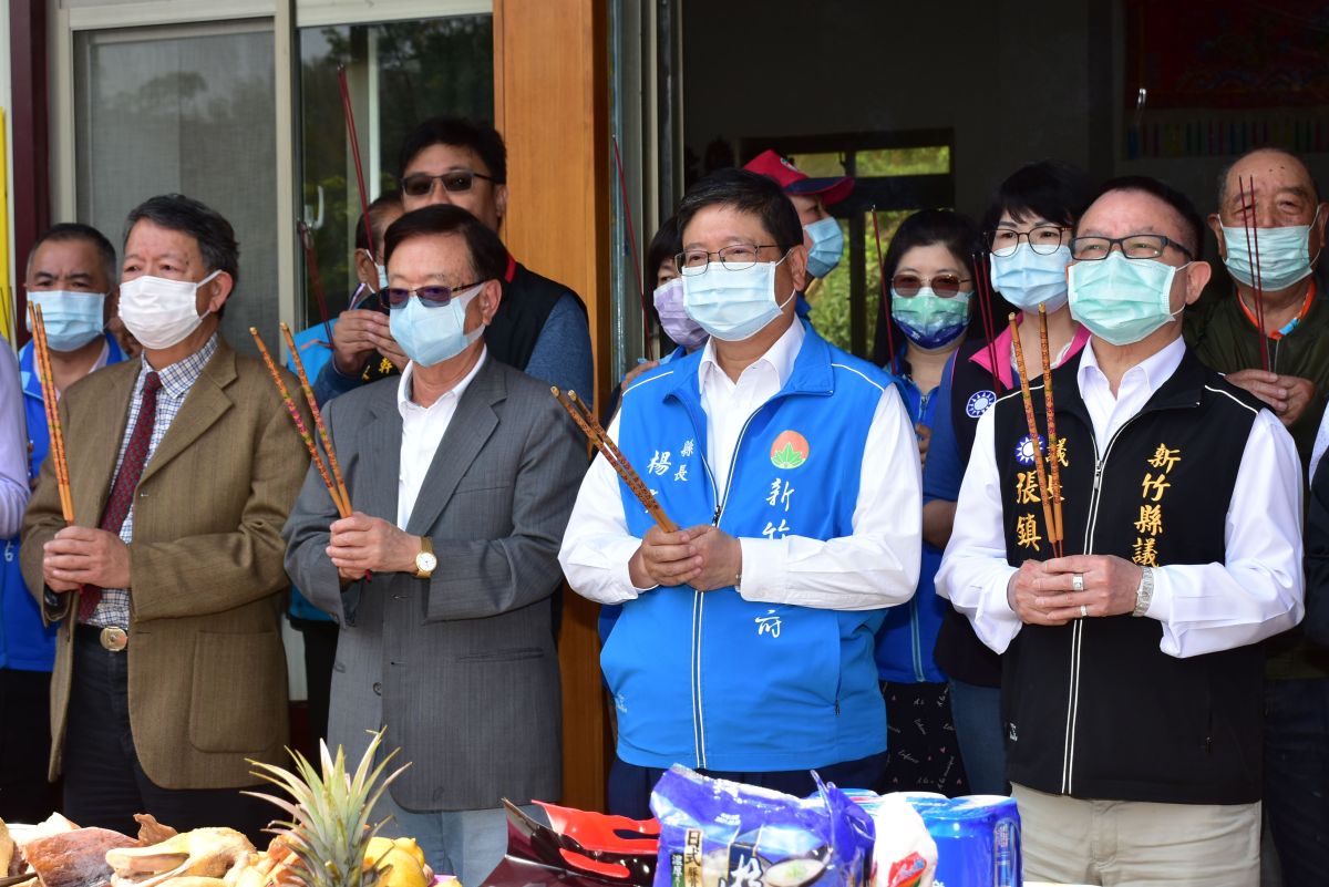 ▲新竹縣寶二水庫水量剩9.9% ，縣長楊文科、聯電榮譽副董事長宣明智、議長張鎮榮等地方人士共同祈雨，盼解旱象。（圖／新竹縣政府提供）