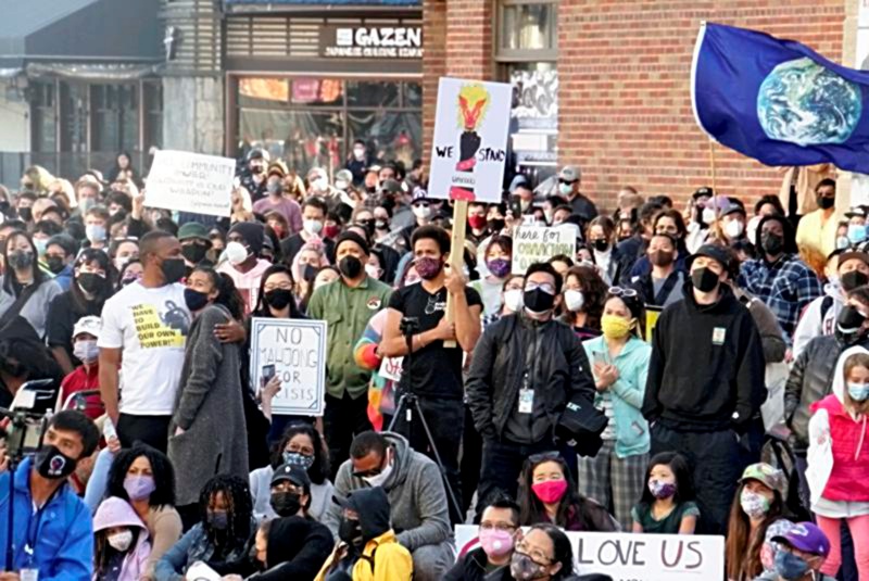 ▲新型冠狀病毒大流行後，美國的仇恨少數族裔事件上升。圖為加州民眾本月13日齊聚在日裔美國人國家博物館前，抗議種族仇恨。（圖／美聯社／達志影像）