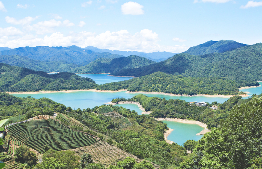 ▲「千島湖」之名源自此處的湖景神似中國杭州千島湖，石碇「台版千島湖」壯觀秀美，可一點也不遜色。（圖／Taipei Walker提供）