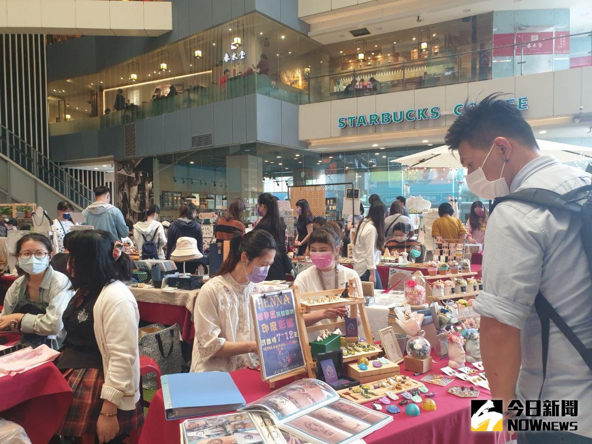 ▲由尊任咖啡主辦的「萬國文酷展」今明登場，邀民眾逛文創市集體驗偽出國樂趣。（圖／記者金武鳳攝，2021.3.20)