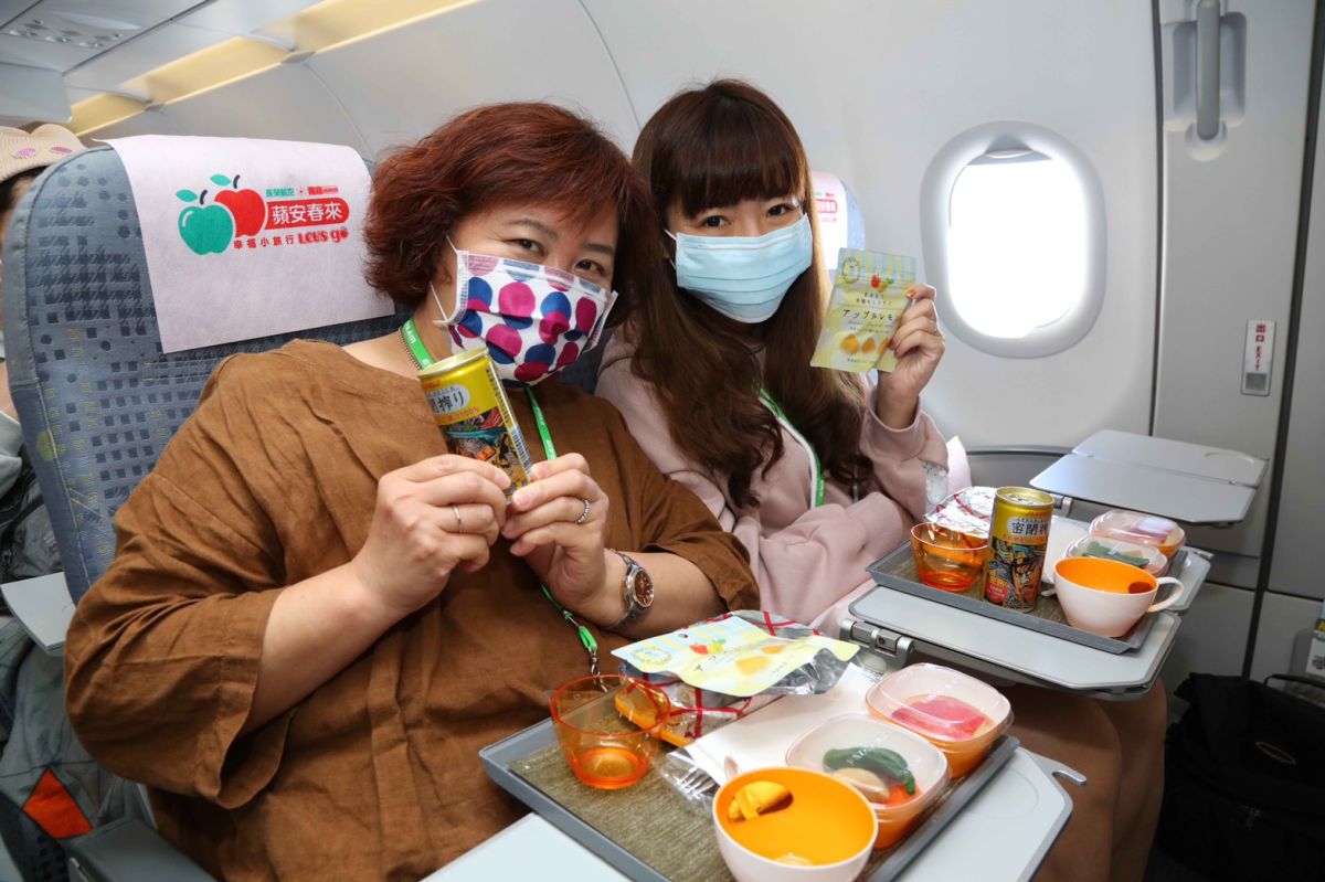 ▲「蘋安春來~幸福小旅行」機上餐充滿了青森蘋果特色美食。（圖／長榮提供）