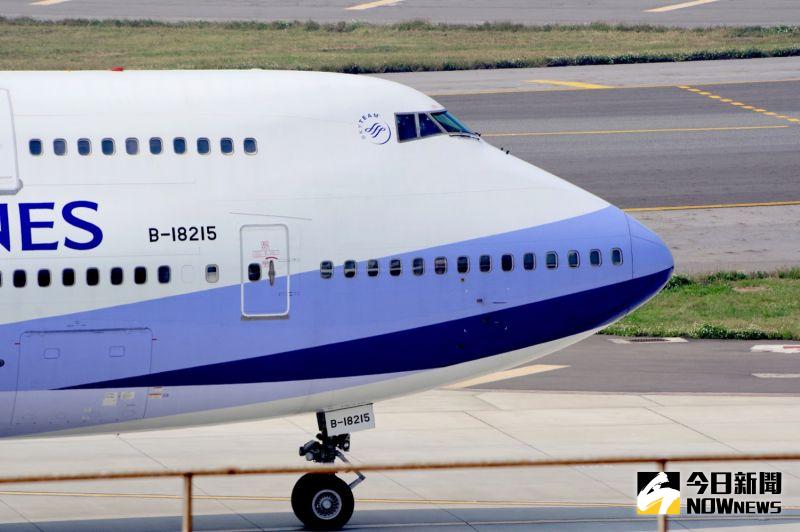 ▲使用編號B-18215航機執飛，這也是波音於2005年4月生產的最後一架747-400客機。（圖／記者陳致宇攝）