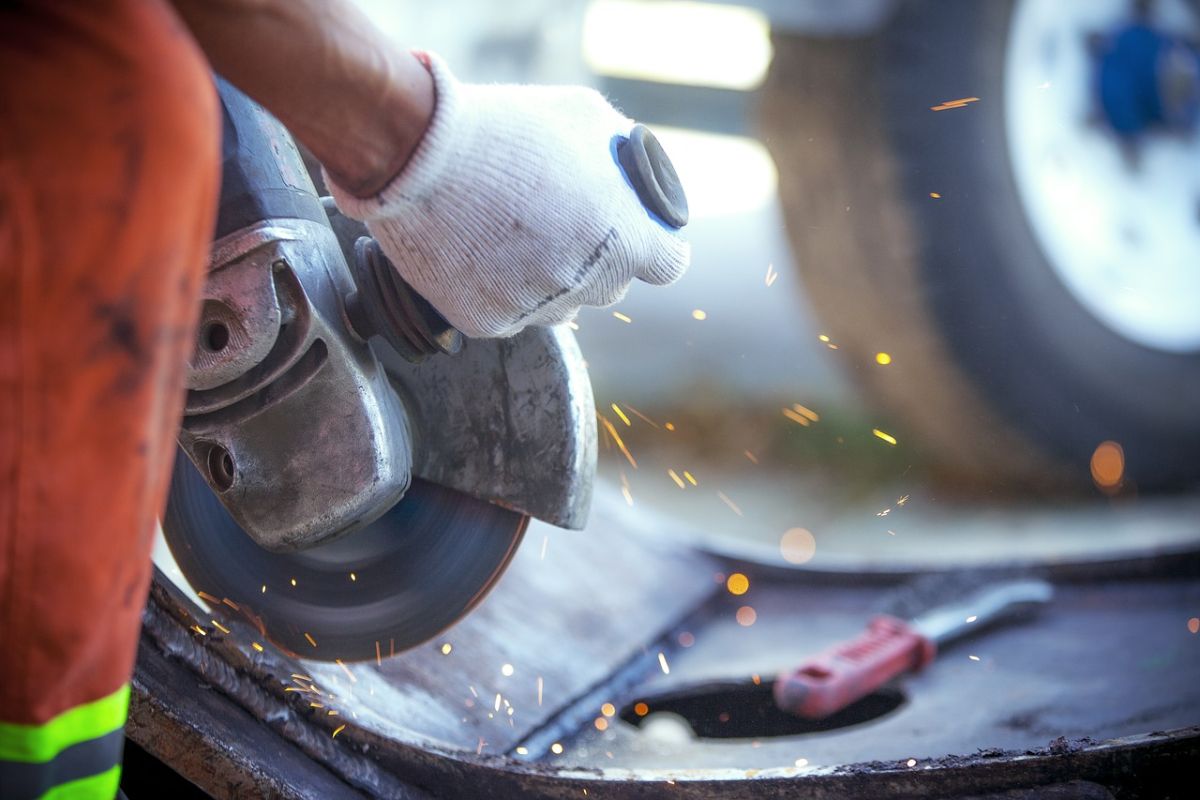 ▲為何台灣機械科分數無法超越電機？答案一面倒。（示意圖／翻攝自pixabay）