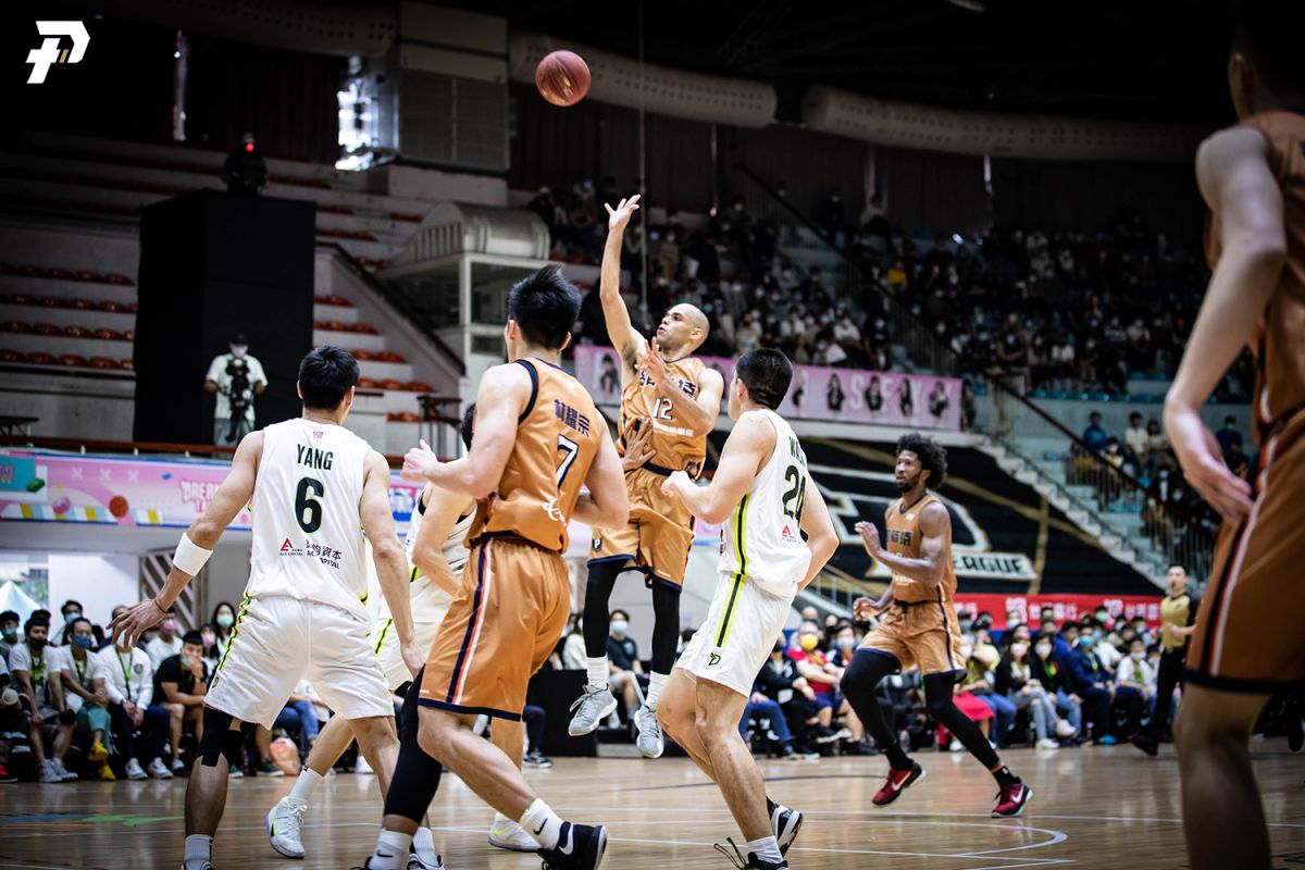 ▲領航猿洋將喬登切入拋投。（圖／PLG提供）